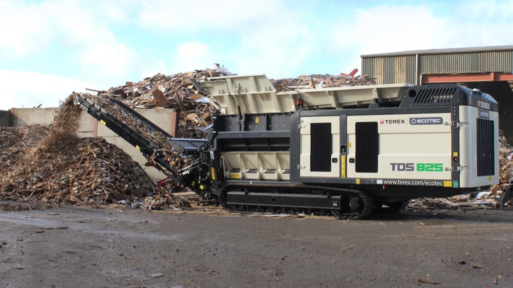 Terex Ecotec TDS 825 Slow Speed Shredder in quarry