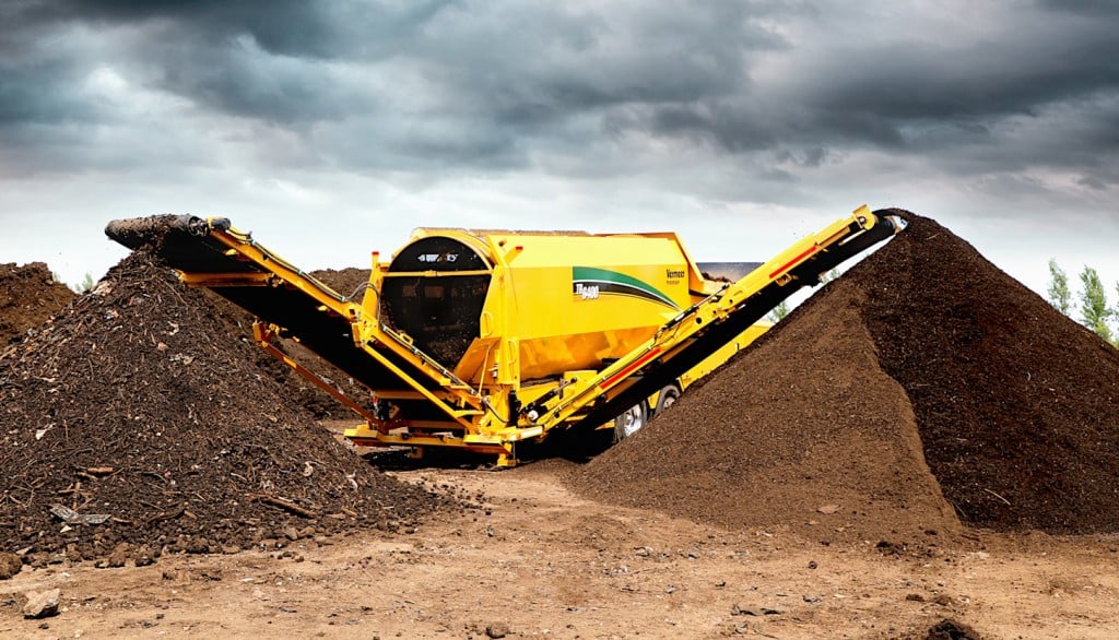 Vermeer's new TR6400 model trommel features a drum designed for quick exchange with a side door that gives complete access to the drum body from the ground.