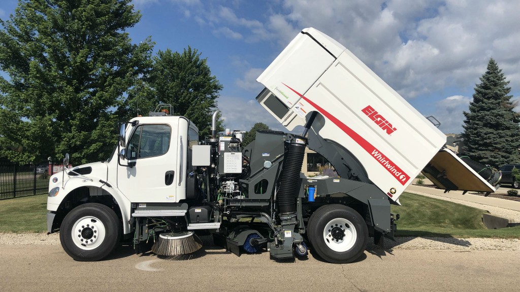 The single-engine Whirlwind1 vacuum sweeper eliminates the belts, fluid coupler, and exhaust after-treatments associated with a diesel auxiliary engine.