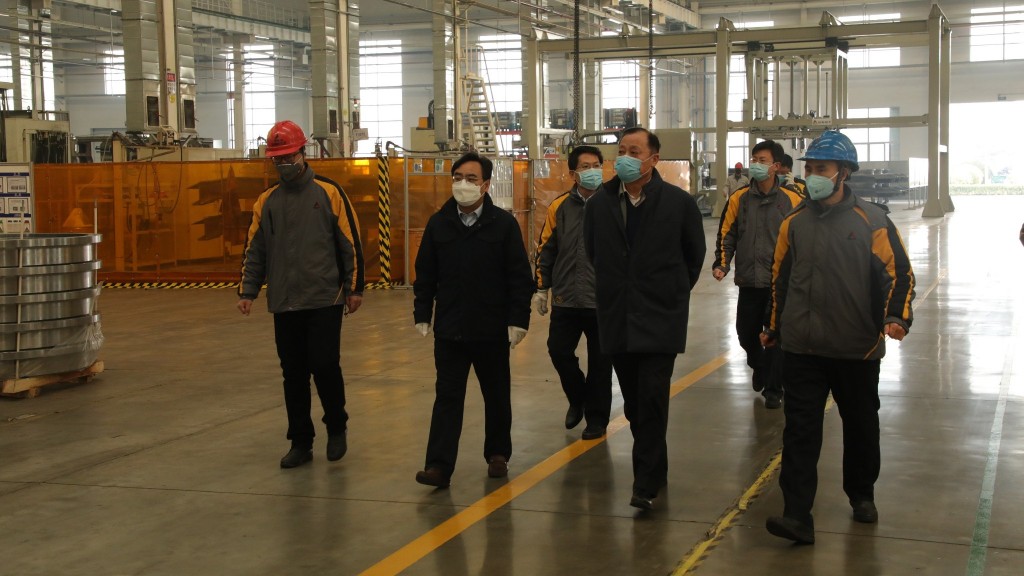 SDLG CEO Wang Zhizhong and top SDLG executives monitor the measures put in place to ensure the health and safety of employees as SDLG’s factory reopens