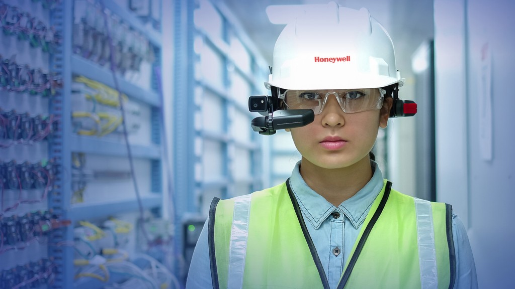 Honeywell worker hooked up with an intelligent wearable Honeywell worker hooked up with an intelligent wearable