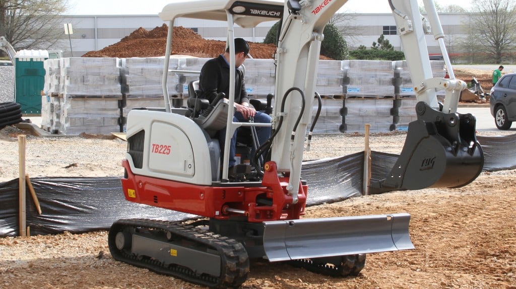 Takeuchi TB225 in action