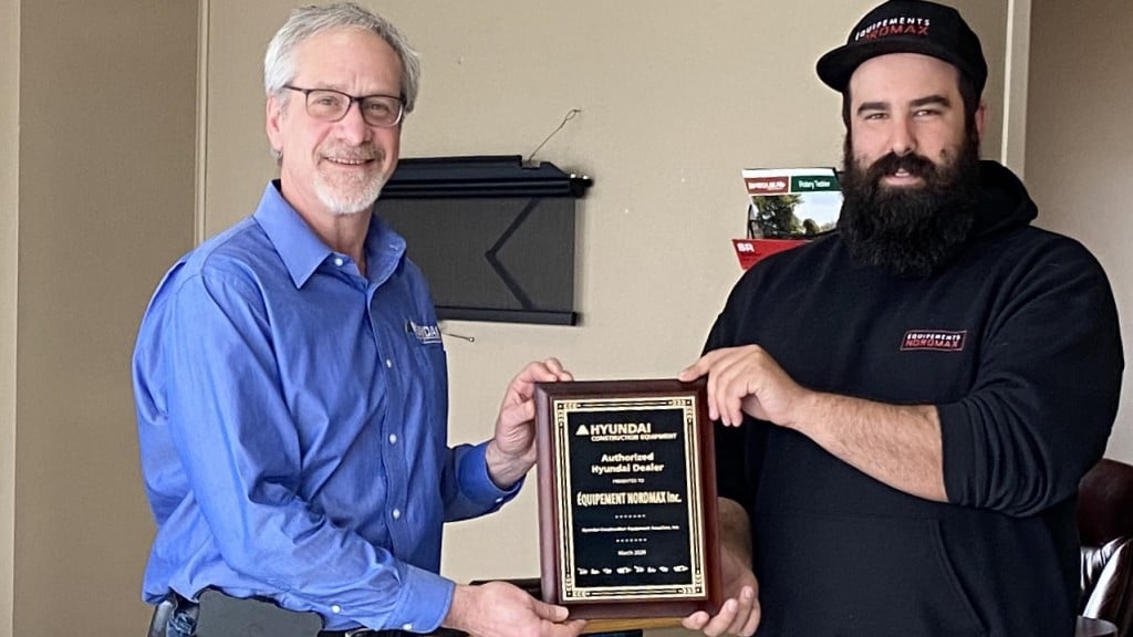 two men from Hyundai and Nordmax pose with a plaque