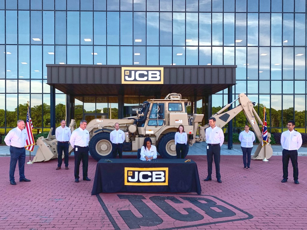 JCB signing of military agreement with JCB team and HMEE in background