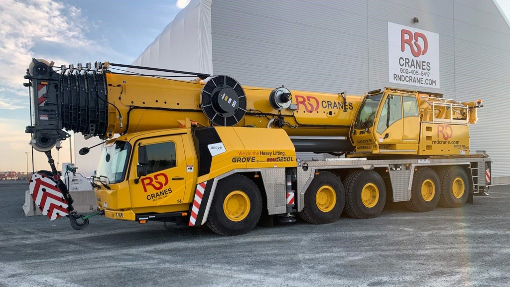 Grove GMK5250L all-terrain crane in front of building