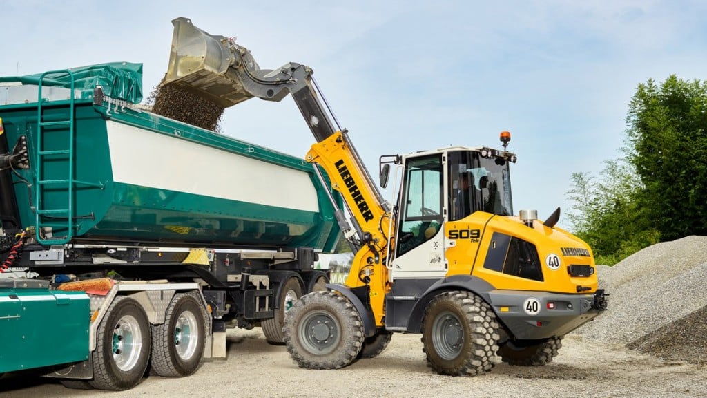 Liebherr L 509 Tele wheel loader in action