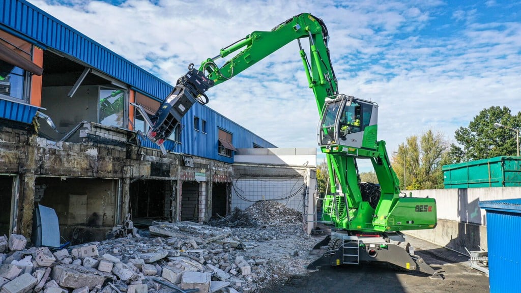 825 M Sennebogen material handler in action