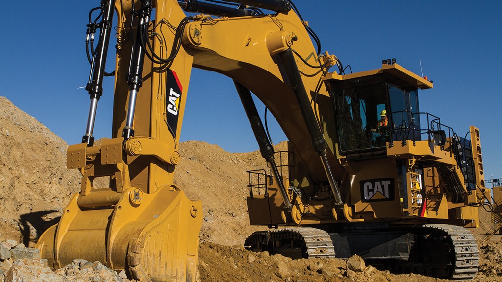 Cat hydraulic mining shovel bucket at work in mine