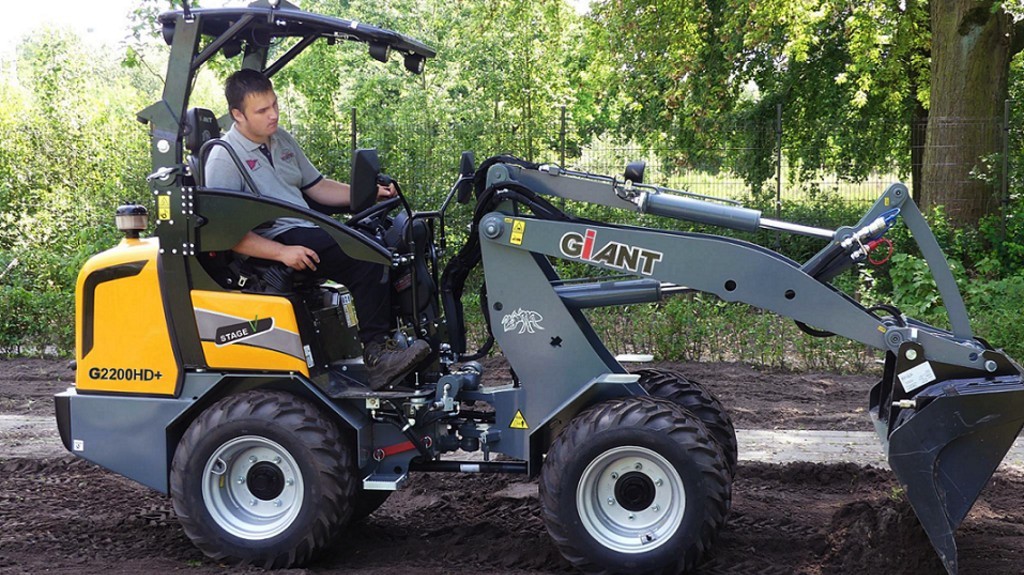 TOBROCO-GIANT launches eight new earthmoving machines