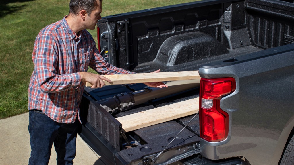 A Multi-Flex Tailgate is available on the 2021 Chevrolet Silverado 1500.