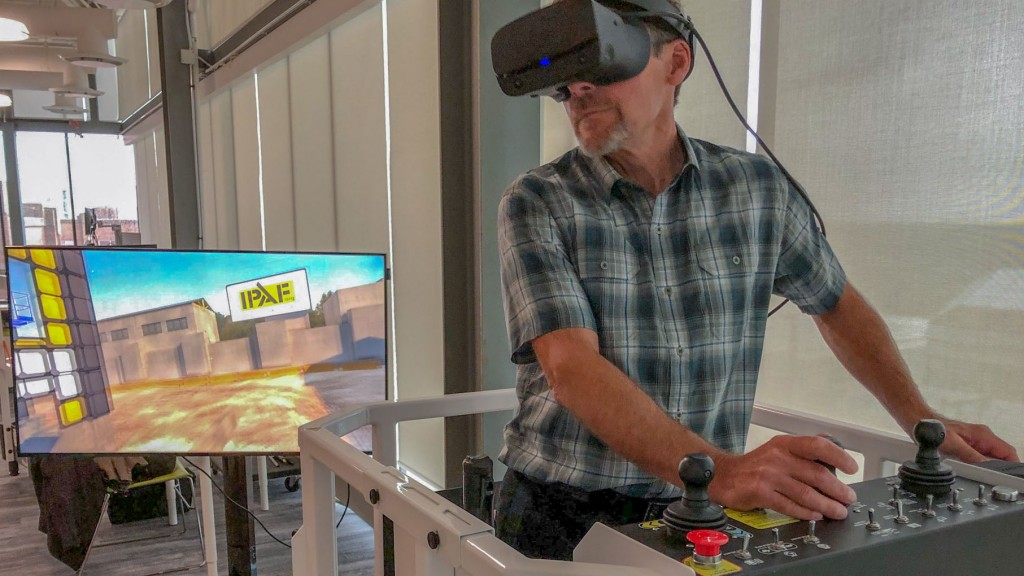 man using a virtual simulator with the IPAF PAL+ training course