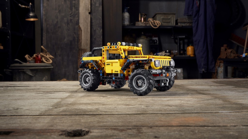 New LEGO Technic Jeep Wrangler features button-operated front steering system, axle-articulation suspension
