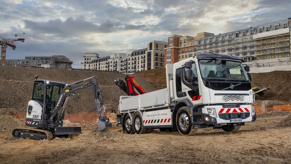 Volvo CE and Volvo Trucks deliver first all-electric products to customers.