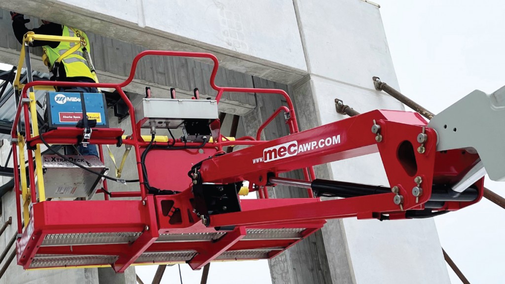 MEC Aerial Work Platforms Xtra-Deck® on a boom