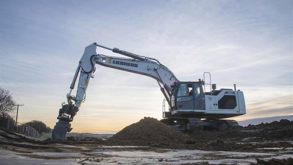 Liebherr R 934 on a worksite