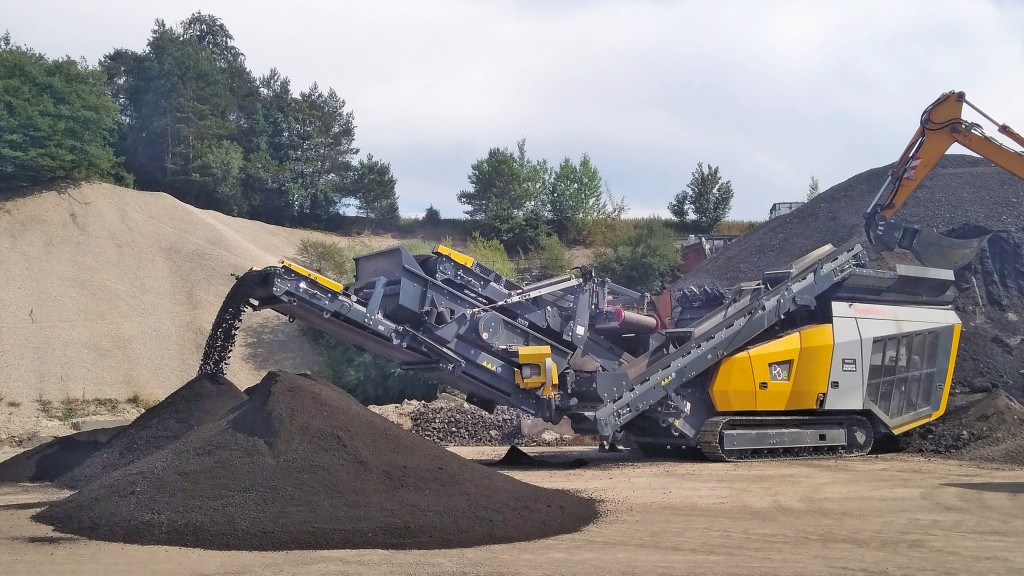 Keestrack R3e mobile impact crusher in action