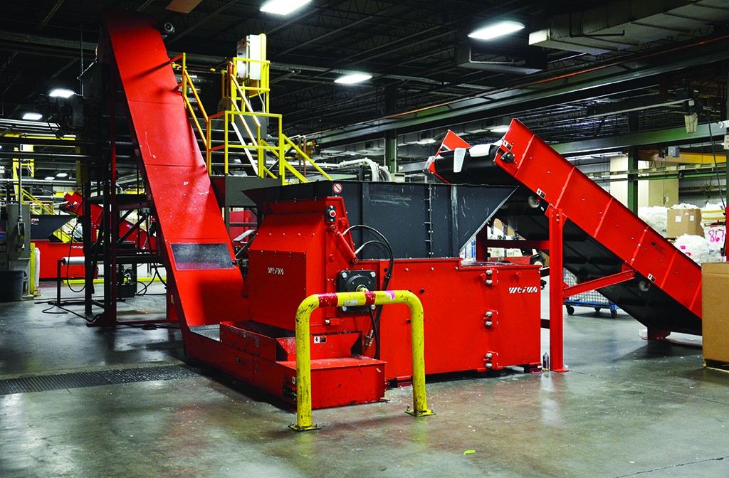 Stationary pre-shredders for plastics recycling