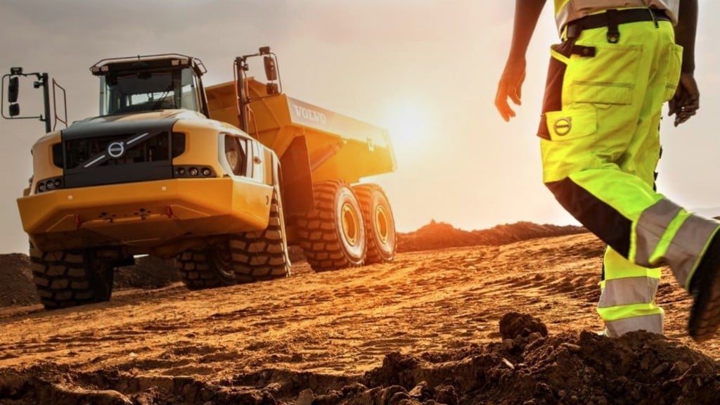Volvo CE extends oil change intervals to 1,000 hours