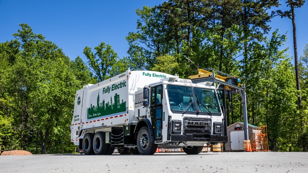 Mack® LR Electric model