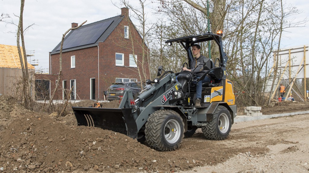 man driving a tobroco giant g2300 x-tra hd wheel loader