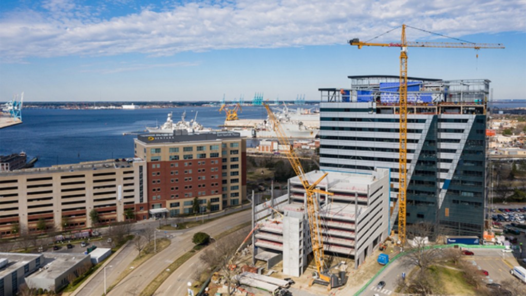 Liebherr crawler crane provides high lifting capabilities for construction of new parking garage