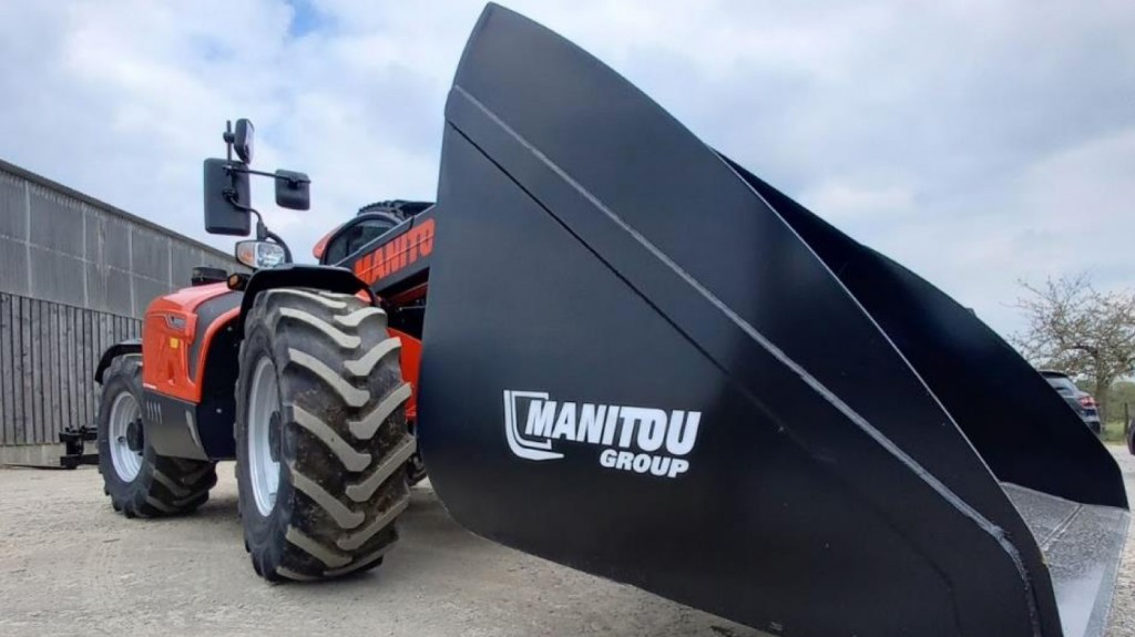 manitou group with attachment