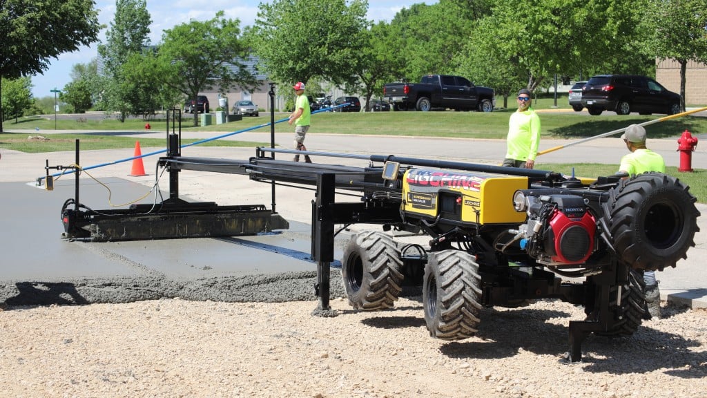 Ligchine debuts screed with SwingBoom pivoting frame at World of Concrete