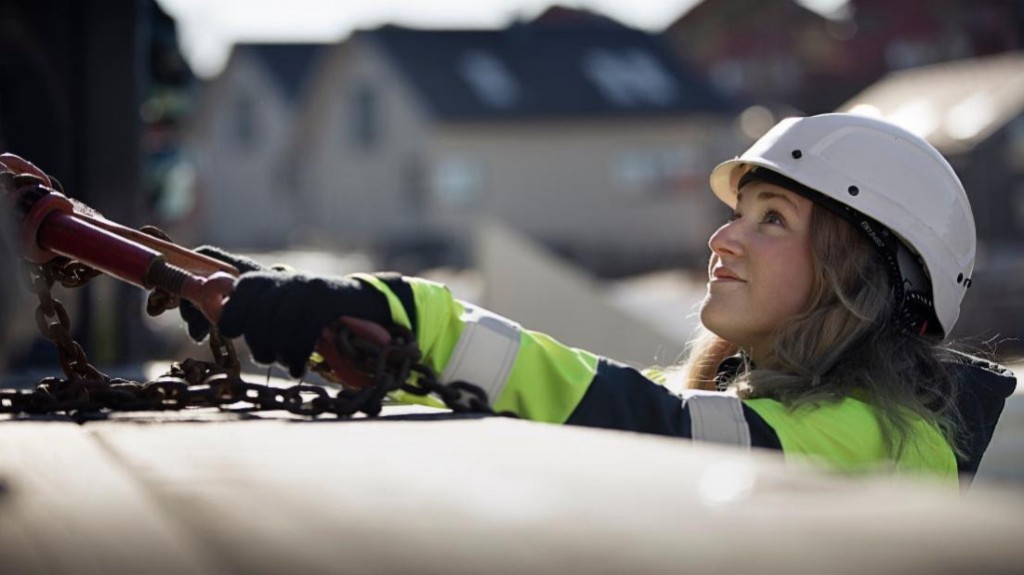 Engineering doesn’t have gender. That’s the message from female engineers at Volvo Construction Equipment (Volvo CE) this International Women in Engineering Day as it calls for more young women and girls to enter the sector and play their part to build the world we want to live in.