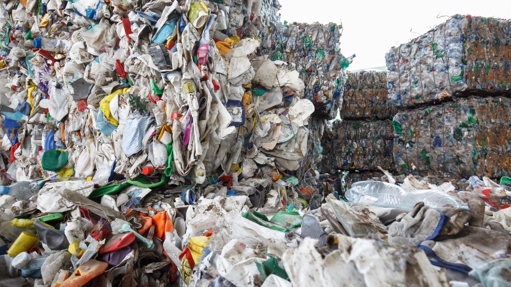 Loose and baled plastic waste