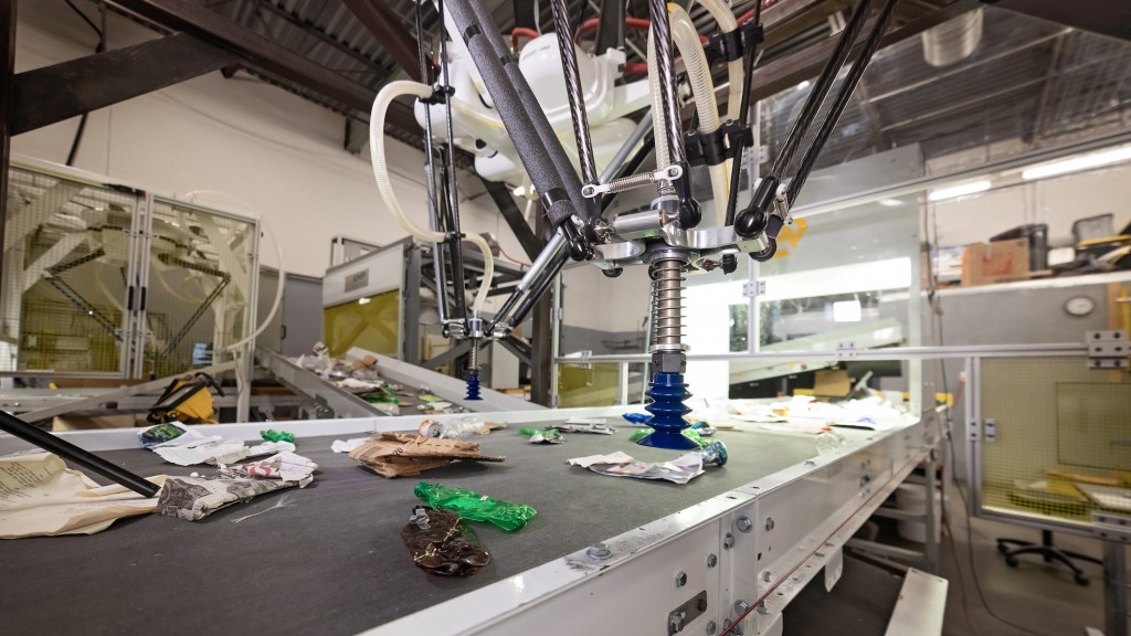 AMP Robotics machine sorting plastics