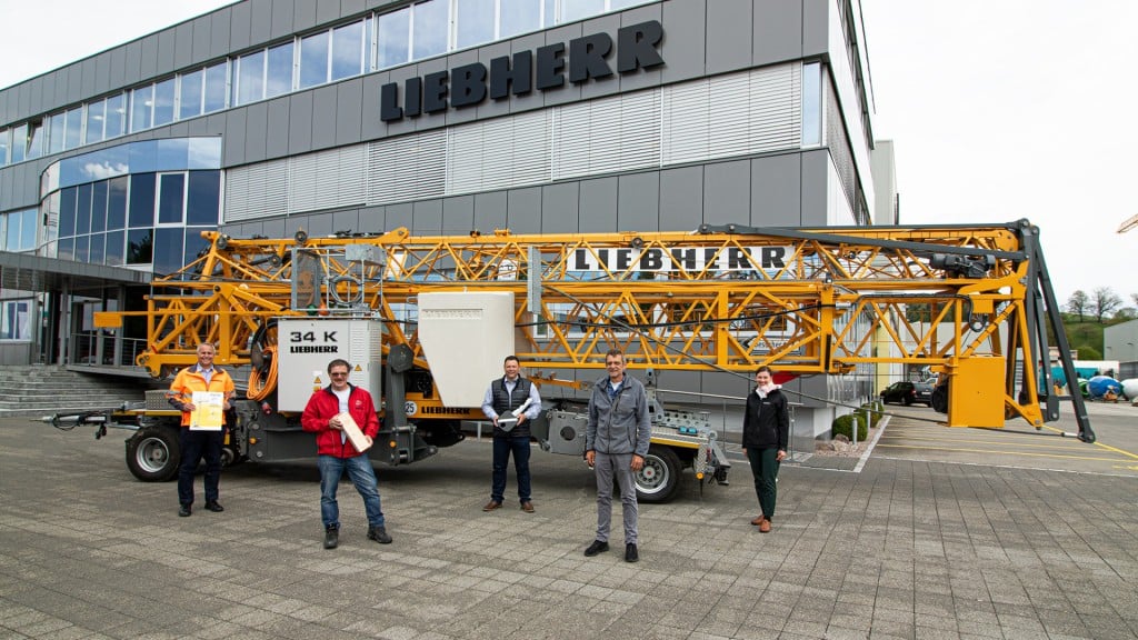 Liebherr and Mathis Bau emplyess stand by a 34 K fast-erecting crane