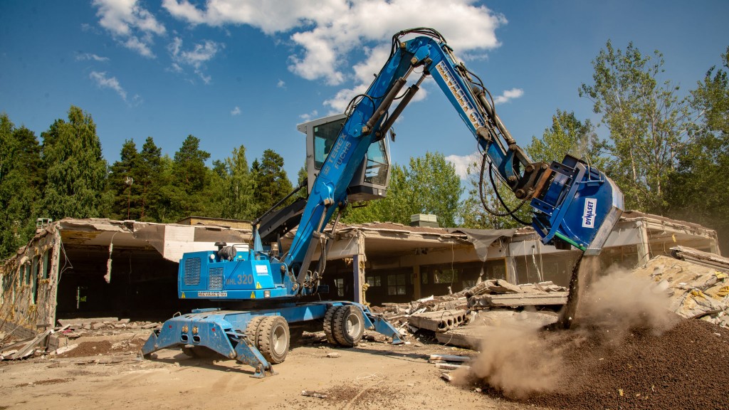 Dynaset's hydraulic recycling vacuum bucket attachment helps demolition companies save on waste fees