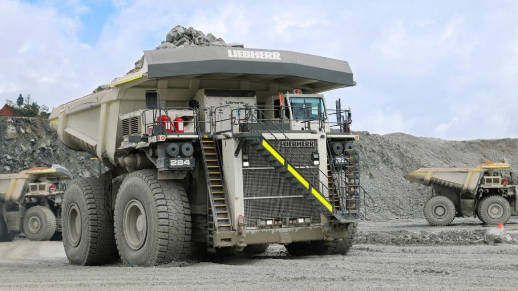 A T 284 mining truck