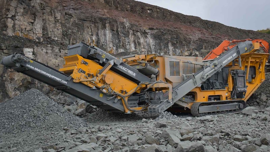 The I12-R impact crusher on the job site