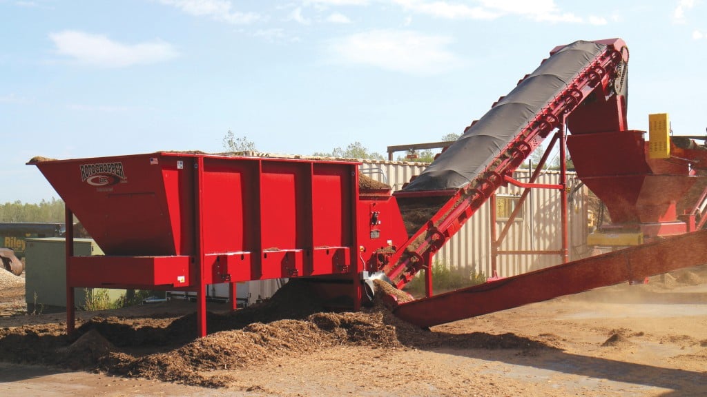 Rotochopper adds screener conveyor for production up to 350 yards per hour