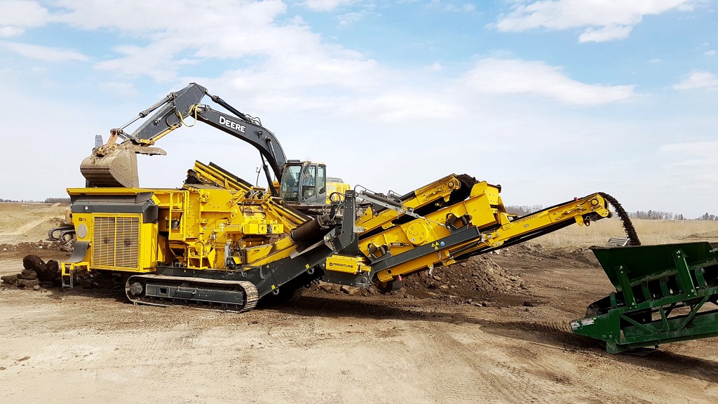 Compact impact crushing plants for asphalt recycling