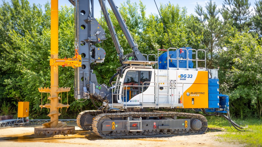 Bauer electric drilling rig from the side