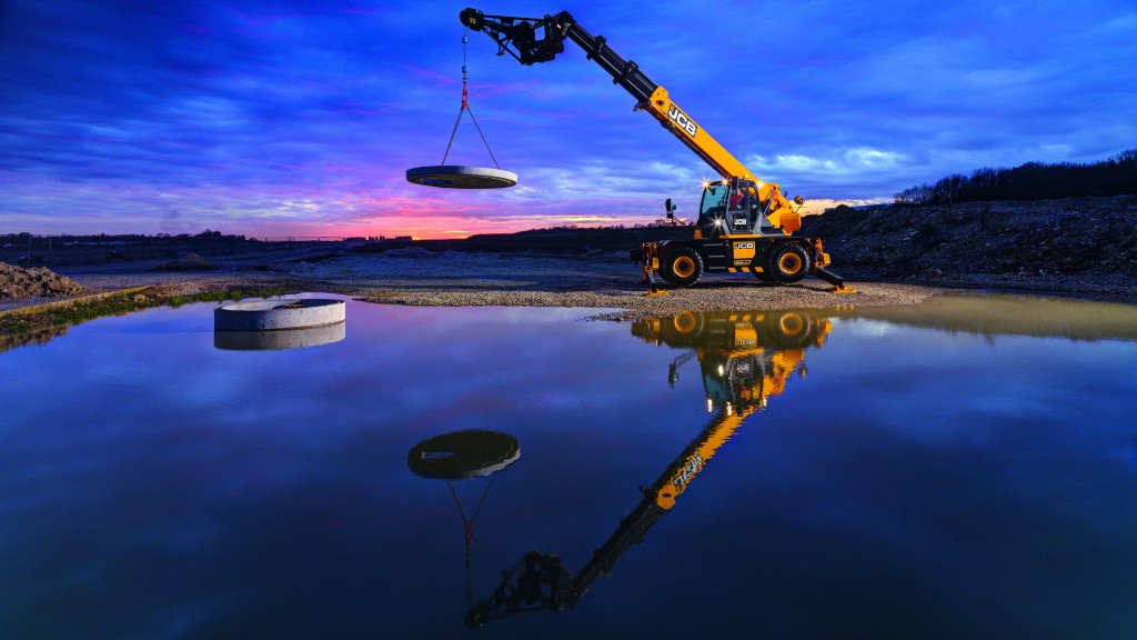 A JCB rotating telescopic handler on the job site