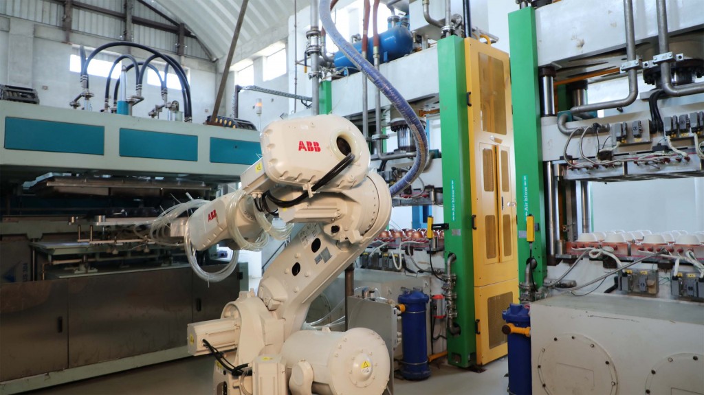 ABB robots to help Zume transition from single-use plastics to 100 percent compostable packaging (Video)