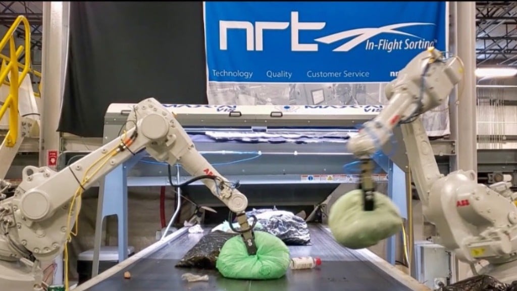 Latest Max-AI robotic sorter separates large and bulky bags up to 20 pounds (Video)