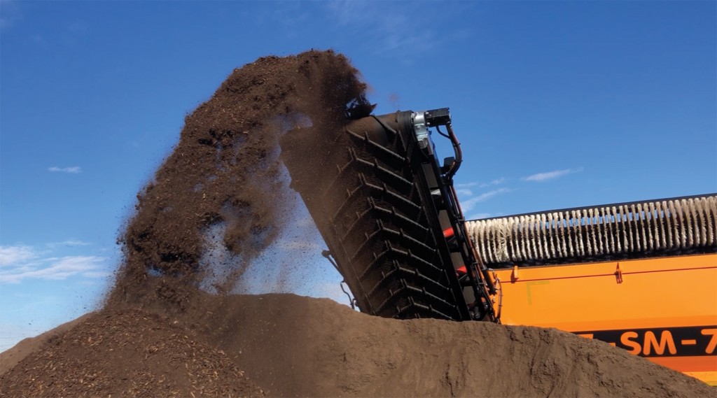 Compost over conveyor onto large pile from Doppstadt screener