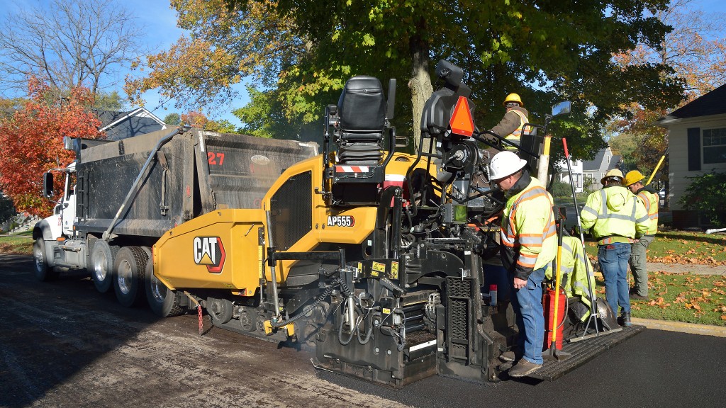 Compact pavers and screeds from Caterpillar are maneuverable on urban job sites