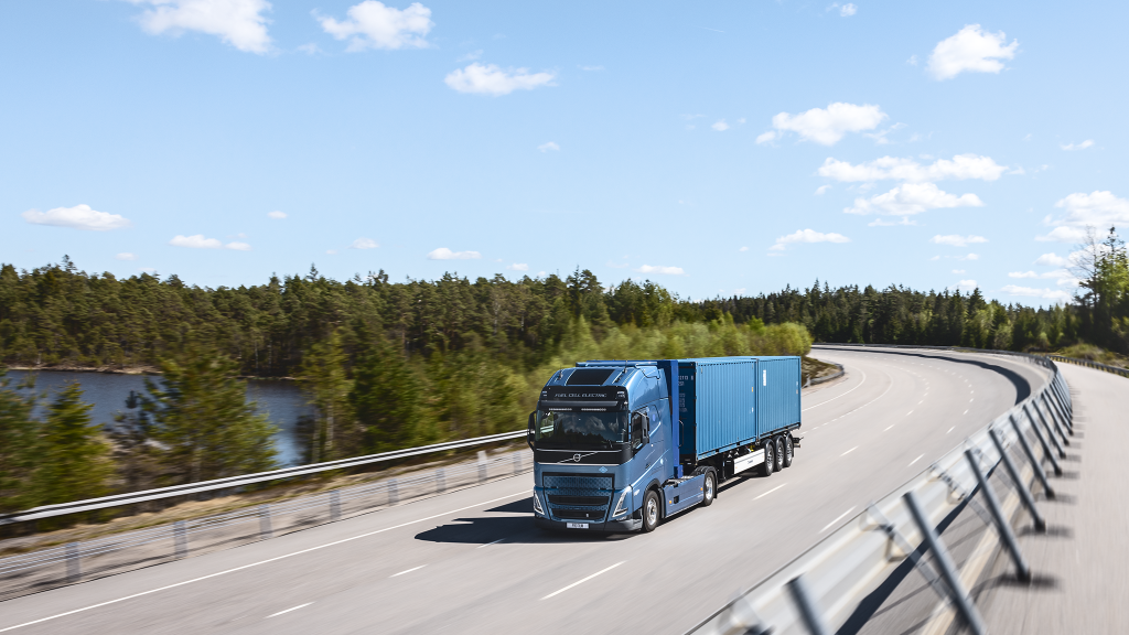 (VIDEO) Volvo Trucks begins testing hydrogen fuel cell electric trucks