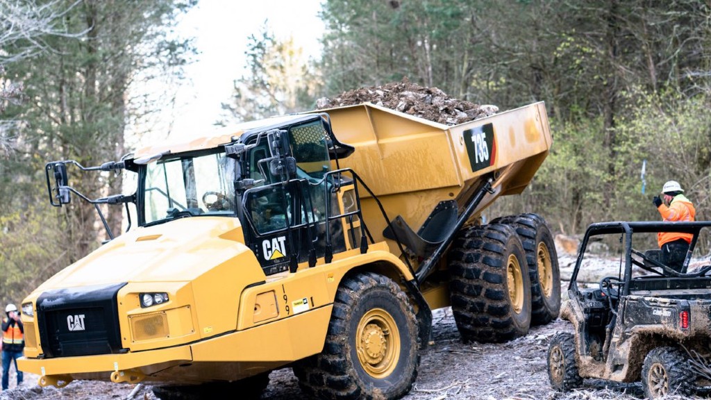 A Cat 735 articulated dump truck