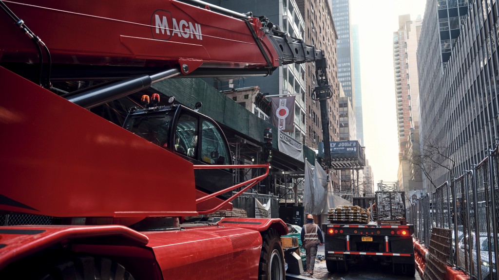 (VIDEO) Volvo Penta engine helps Magni rotating telehandler conquer confined NYC job sites
