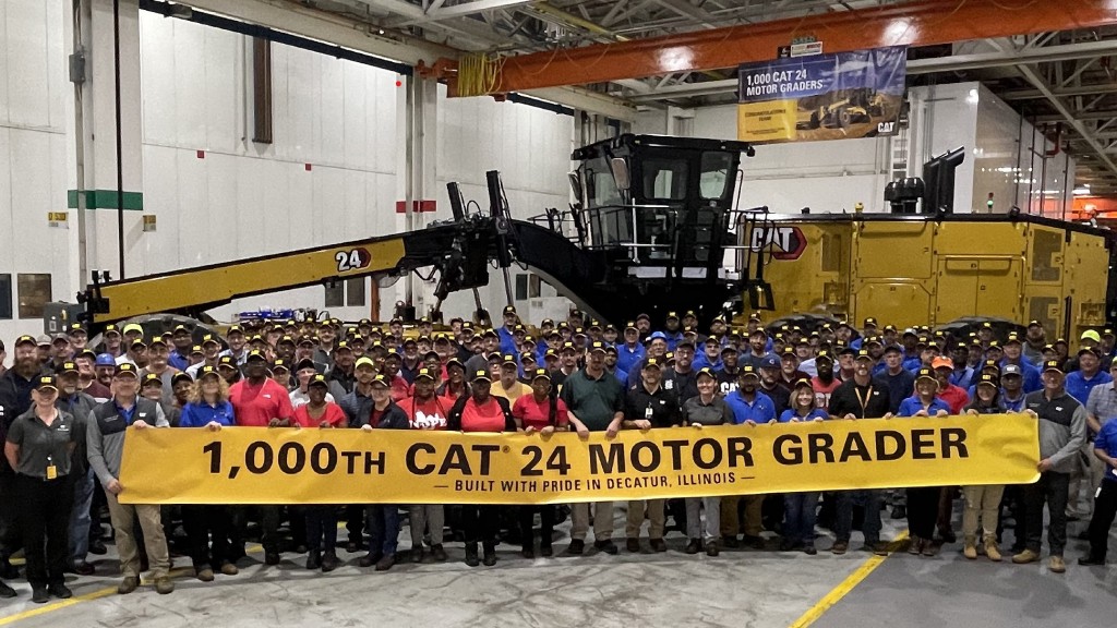 Caterpillar motor grader reaches 1,000 units manufactured and sold