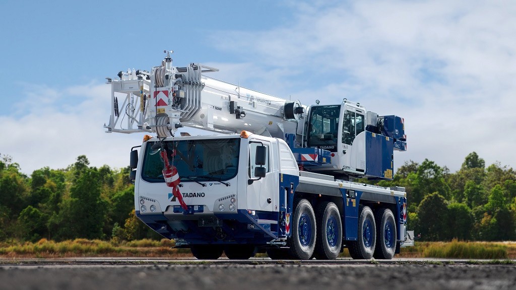 (VIDEO) Tadano all-terrain crane can transport 11.9-tonne counterweight within its axle load limit
