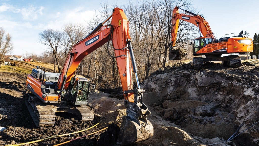 A Doosan DX350LC-7 and DX530LC-7