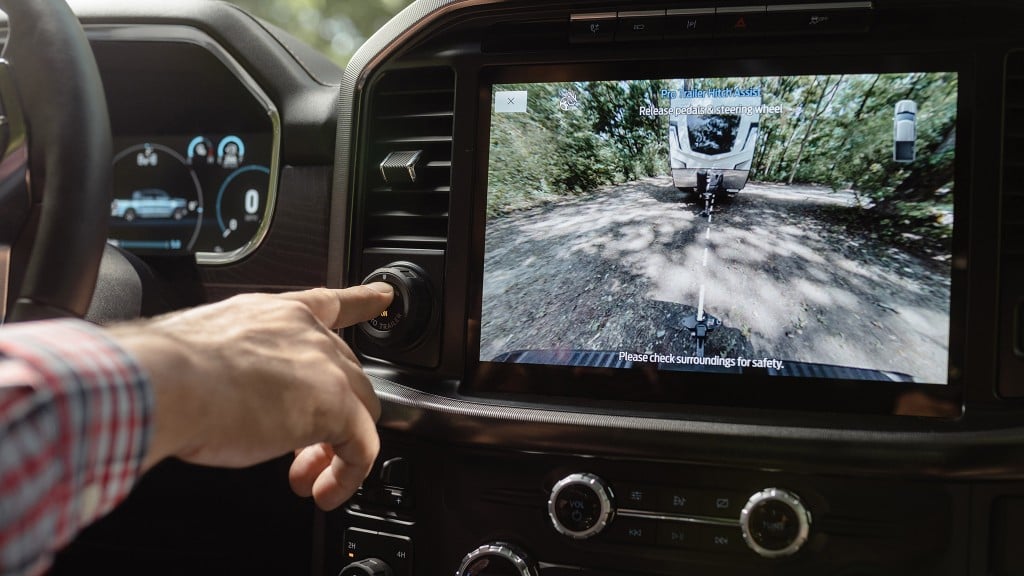 (VIDEO) Trailer hitching tribulations tackled by new AI-assisted technology from Ford