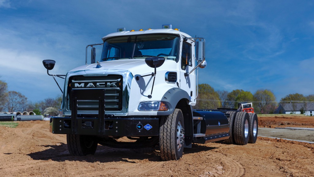 Mack debuts compressed natural gas heavy-duty truck at WasteExpo 2023
